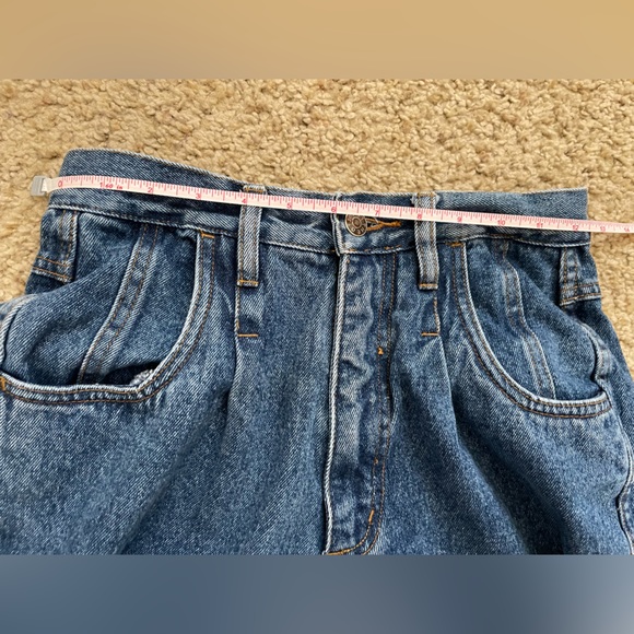 Vintage The Limited Cut-Off Pleated High Rise Blue Jean Shorts with Back Yoke - Picture 11 of 16
